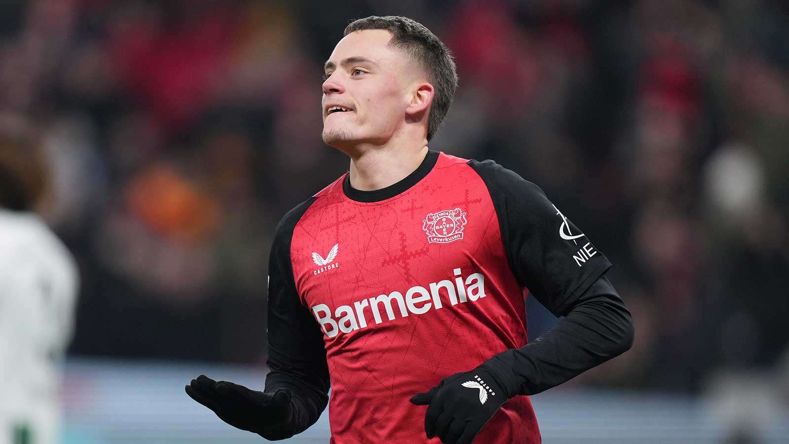 越的表现而 越的表现而